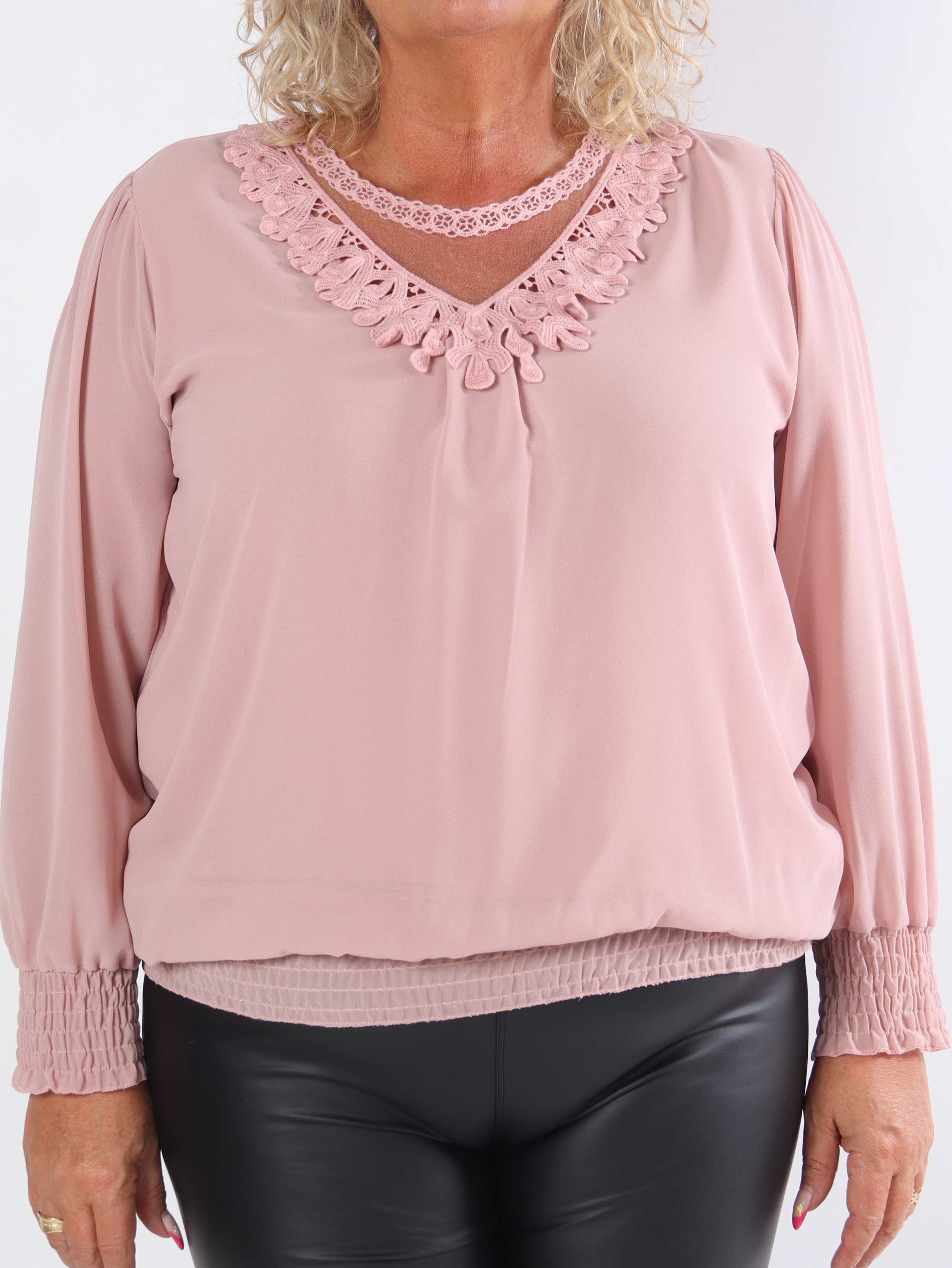 Addison - Plus size tunika i chiffon med detaljer i udskæringen